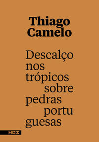 Capa do livro Descalço nos Trópicos sobre Pedras Portuguesas, de Thiago Camelo
